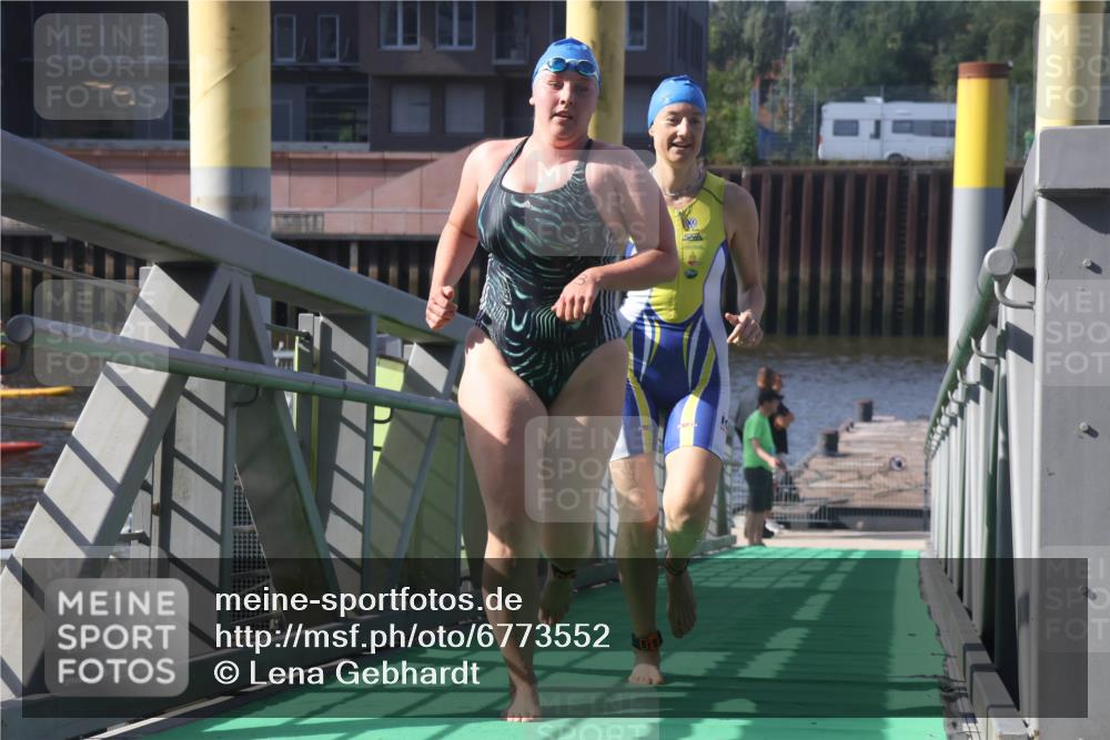 11.08.2024 - GEWOBA Citytriathlon Bremen Lena Gebhardt http://msf.ph/oto/6773552 11.08.2024 10:08:21 Schwimmen 3, 43, 65, 71, 82, 108 meine-sportfotos.de