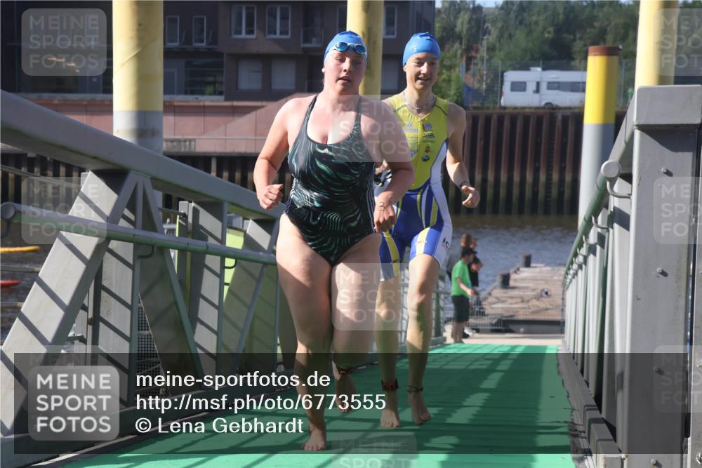 11.08.2024 - GEWOBA Citytriathlon Bremen Lena Gebhardt http://msf.ph/oto/6773555 11.08.2024 10:08:21 Schwimmen 3, 43, 65, 71, 82, 108 meine-sportfotos.de