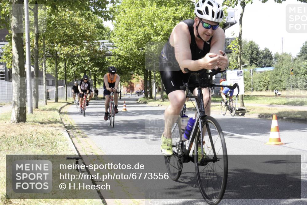 11.08.2024 - GEWOBA Citytriathlon Bremen H.Heesch http://msf.ph/oto/6773556 11.08.2024 13:26:33 Radfahren 241, 333, 413, 468, 602, 632 meine-sportfotos.de