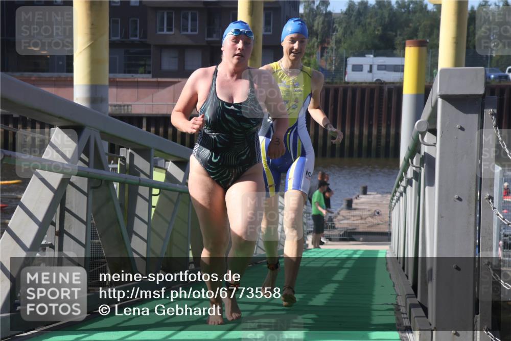 11.08.2024 - GEWOBA Citytriathlon Bremen Lena Gebhardt http://msf.ph/oto/6773558 11.08.2024 10:08:21 Schwimmen 3, 43, 65, 71, 82, 108 meine-sportfotos.de