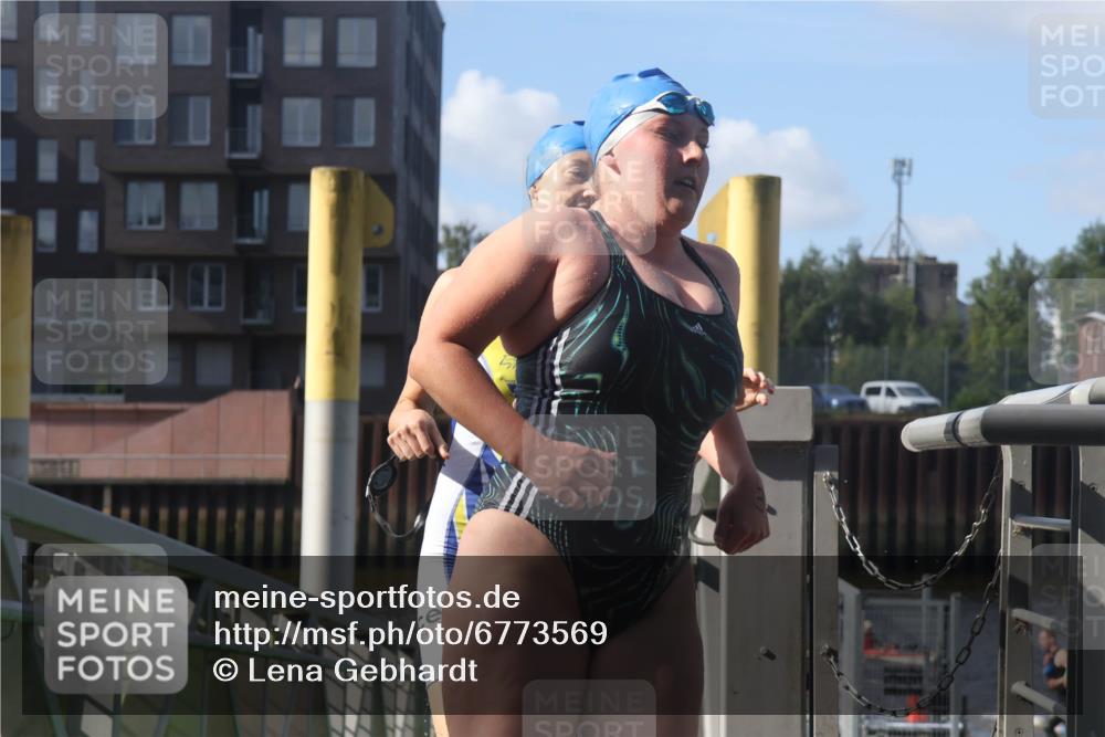 11.08.2024 - GEWOBA Citytriathlon Bremen Lena Gebhardt http://msf.ph/oto/6773569 11.08.2024 10:08:22 Schwimmen 3, 43, 65, 71, 82, 108 meine-sportfotos.de