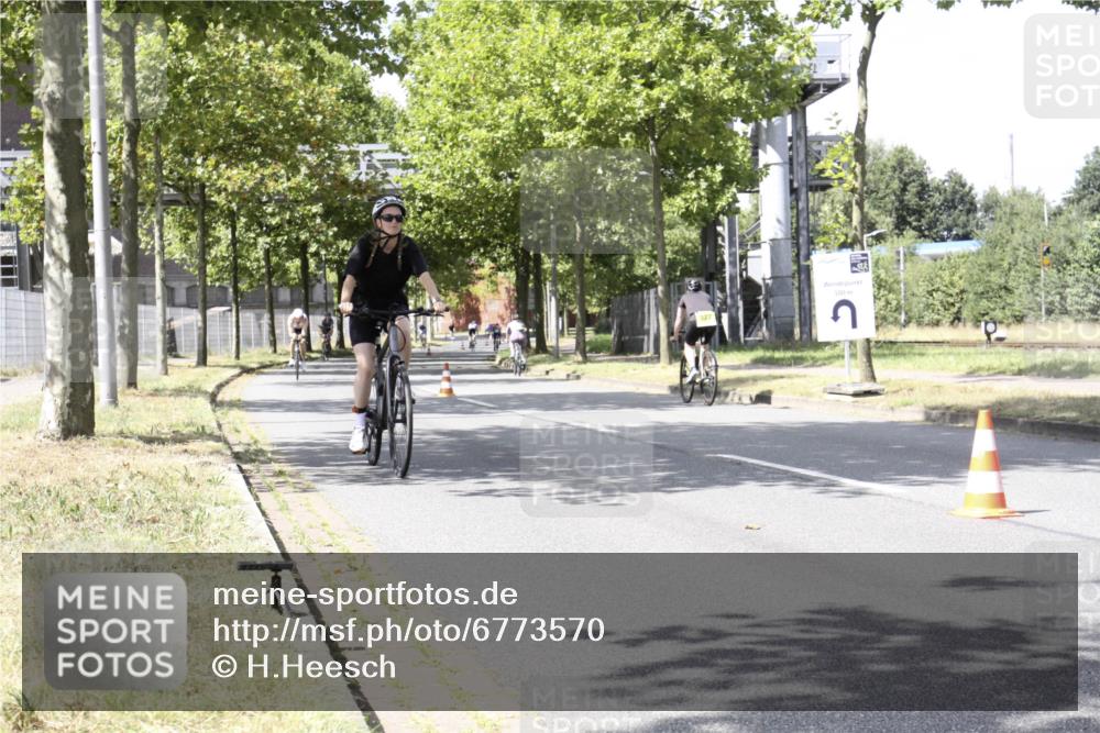 11.08.2024 - GEWOBA Citytriathlon Bremen H.Heesch http://msf.ph/oto/6773570 11.08.2024 13:26:41 Radfahren 239, 241, 333, 399, 413, 468, 602 meine-sportfotos.de