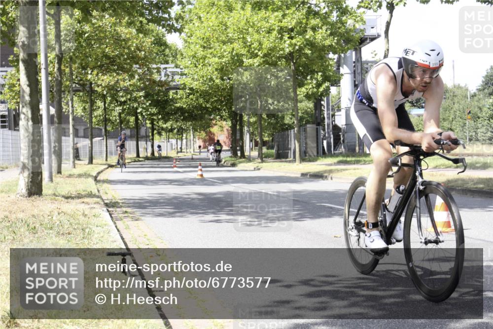 11.08.2024 - GEWOBA Citytriathlon Bremen H.Heesch http://msf.ph/oto/6773577 11.08.2024 13:26:44 Radfahren 239, 241, 333, 399, 413, 468, 585, 602 meine-sportfotos.de