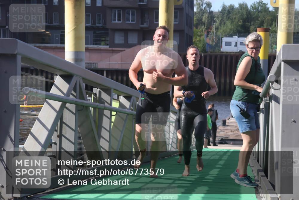 11.08.2024 - GEWOBA Citytriathlon Bremen Lena Gebhardt http://msf.ph/oto/6773579 11.08.2024 10:08:30 Schwimmen 43, 65, 71, 98, 108 meine-sportfotos.de