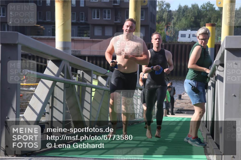 11.08.2024 - GEWOBA Citytriathlon Bremen Lena Gebhardt http://msf.ph/oto/6773580 11.08.2024 10:08:30 Schwimmen 43, 65, 71, 98, 108 meine-sportfotos.de