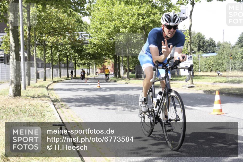 11.08.2024 - GEWOBA Citytriathlon Bremen H.Heesch http://msf.ph/oto/6773584 11.08.2024 13:26:50 Radfahren 239, 399, 413, 585 meine-sportfotos.de