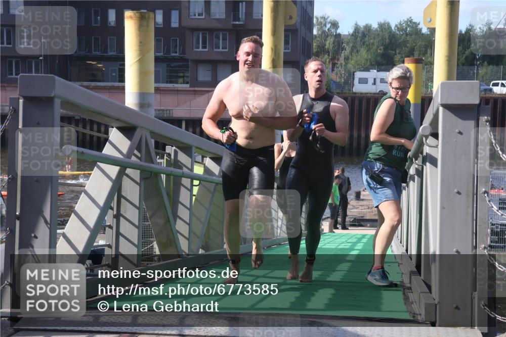11.08.2024 - GEWOBA Citytriathlon Bremen Lena Gebhardt http://msf.ph/oto/6773585 11.08.2024 10:08:31 Schwimmen 43, 65, 71, 98, 108, 110 meine-sportfotos.de