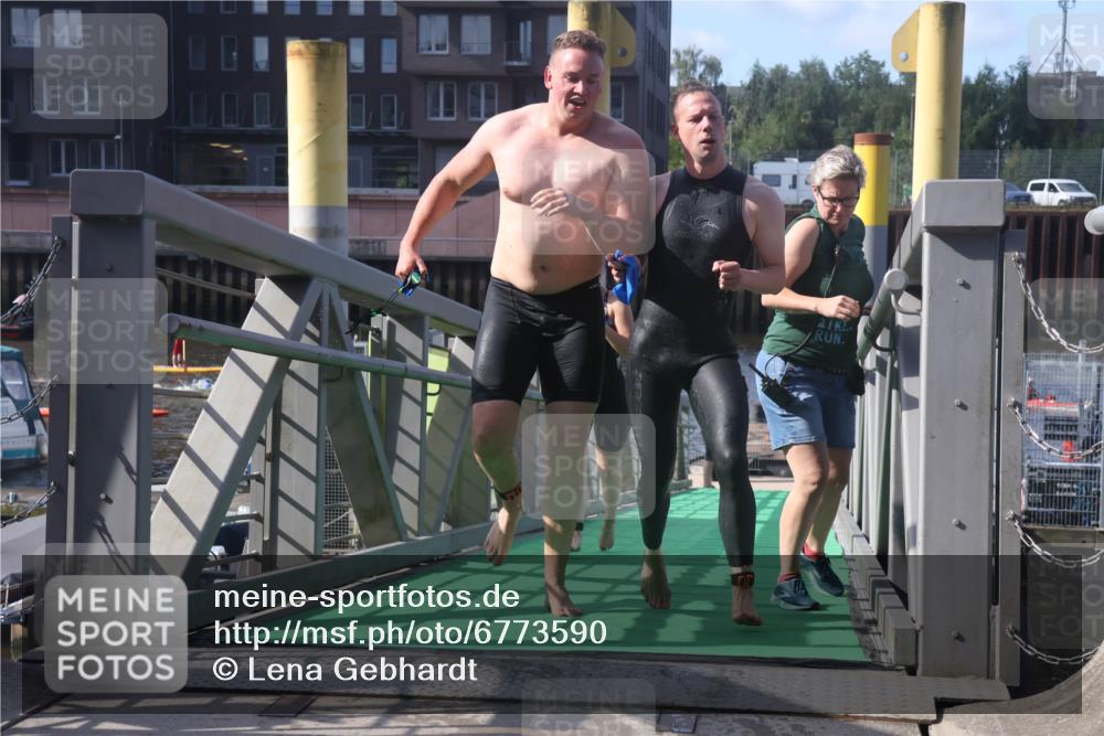 11.08.2024 - GEWOBA Citytriathlon Bremen Lena Gebhardt http://msf.ph/oto/6773590 11.08.2024 10:08:31 Schwimmen 43, 65, 71, 98, 108, 110 meine-sportfotos.de