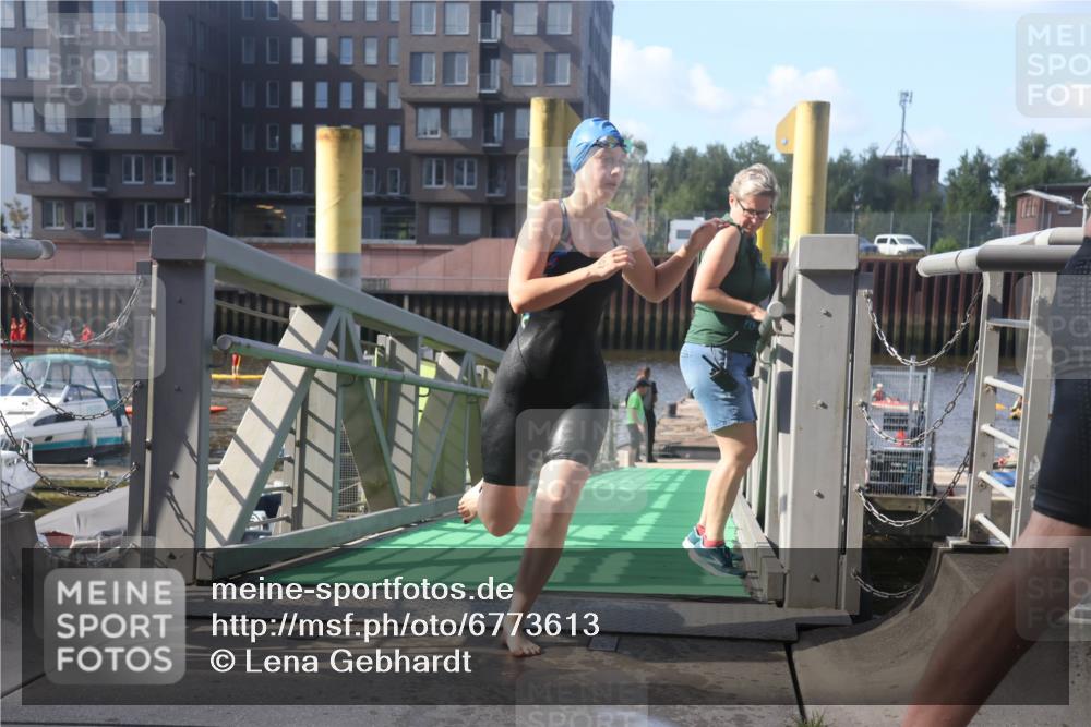 11.08.2024 - GEWOBA Citytriathlon Bremen Lena Gebhardt http://msf.ph/oto/6773613 11.08.2024 10:08:33 Schwimmen 43, 98, 108, 110 meine-sportfotos.de