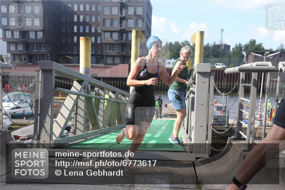 11.08.2024 - GEWOBA Citytriathlon Bremen Lena Gebhardt http://msf.ph/oto/6773617 11.08.2024 10:08:33 Schwimmen 43, 98, 108, 110 meine-sportfotos.de