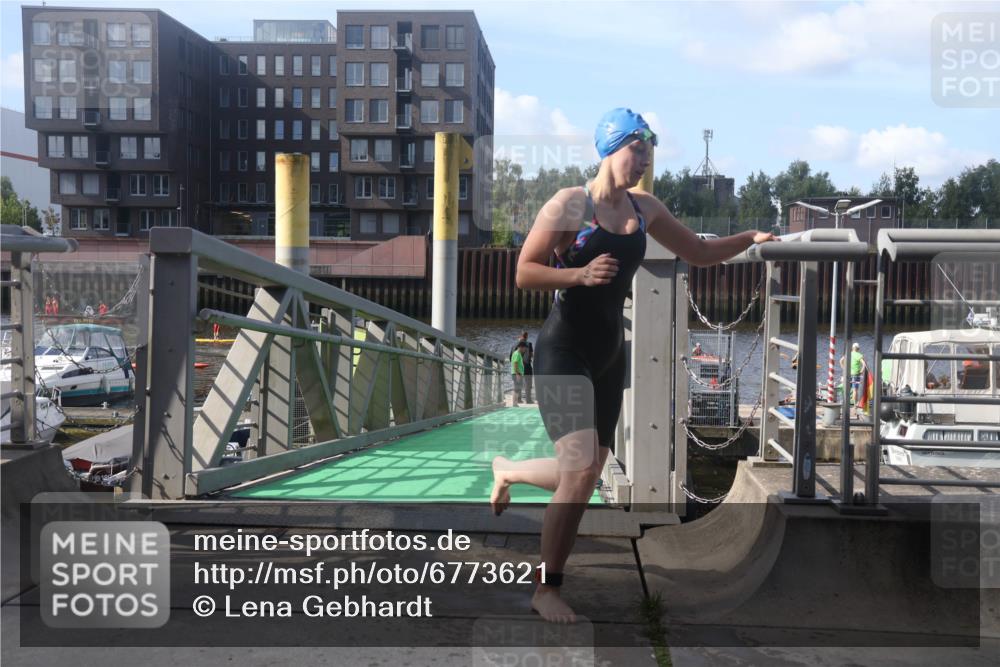 11.08.2024 - GEWOBA Citytriathlon Bremen Lena Gebhardt http://msf.ph/oto/6773621 11.08.2024 10:08:33 Schwimmen 43, 98, 108, 110 meine-sportfotos.de