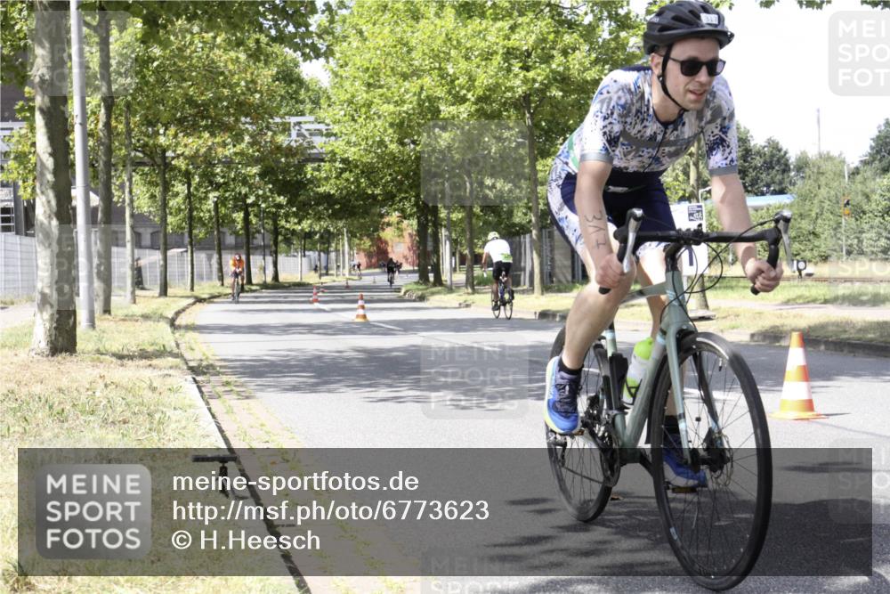 11.08.2024 - GEWOBA Citytriathlon Bremen H.Heesch http://msf.ph/oto/6773623 11.08.2024 13:27:23 Radfahren 208, 317, 327, xxx, 428, 492, 538 meine-sportfotos.de