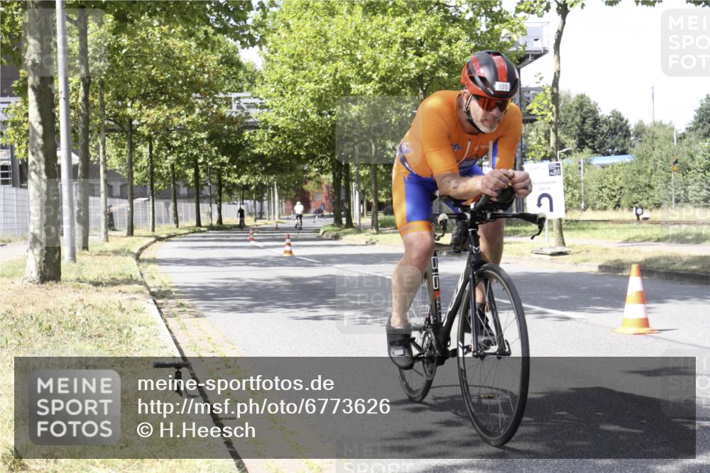 11.08.2024 - GEWOBA Citytriathlon Bremen H.Heesch http://msf.ph/oto/6773626 11.08.2024 13:27:27 Radfahren 317, 327, xxx, 619 meine-sportfotos.de