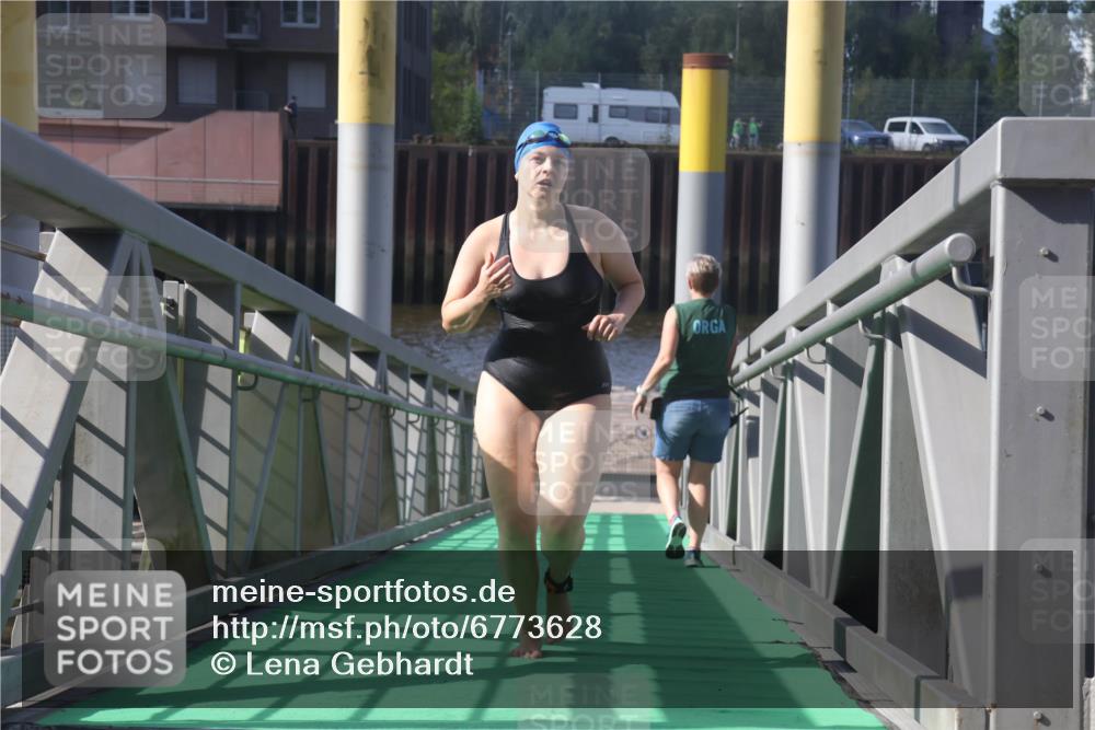 11.08.2024 - GEWOBA Citytriathlon Bremen Lena Gebhardt http://msf.ph/oto/6773628 11.08.2024 10:08:42 Schwimmen 92, 98, 110 meine-sportfotos.de