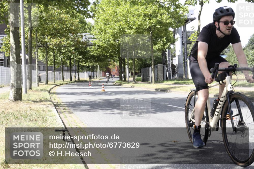 11.08.2024 - GEWOBA Citytriathlon Bremen H.Heesch http://msf.ph/oto/6773629 11.08.2024 13:27:35 Radfahren 317, 327, xxx, 619 meine-sportfotos.de