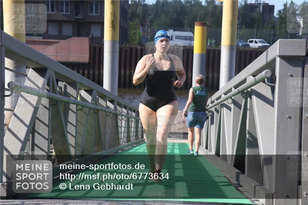 11.08.2024 - GEWOBA Citytriathlon Bremen Lena Gebhardt http://msf.ph/oto/6773634 11.08.2024 10:08:43 Schwimmen 92, 98, 110 meine-sportfotos.de