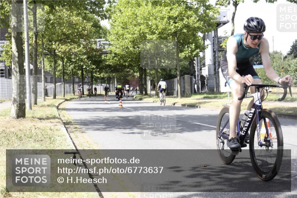 11.08.2024 - GEWOBA Citytriathlon Bremen H.Heesch http://msf.ph/oto/6773637 11.08.2024 13:27:46 Radfahren 264, 280, 287, 288, 304, 315, 327, 336, 549, 619 meine-sportfotos.de