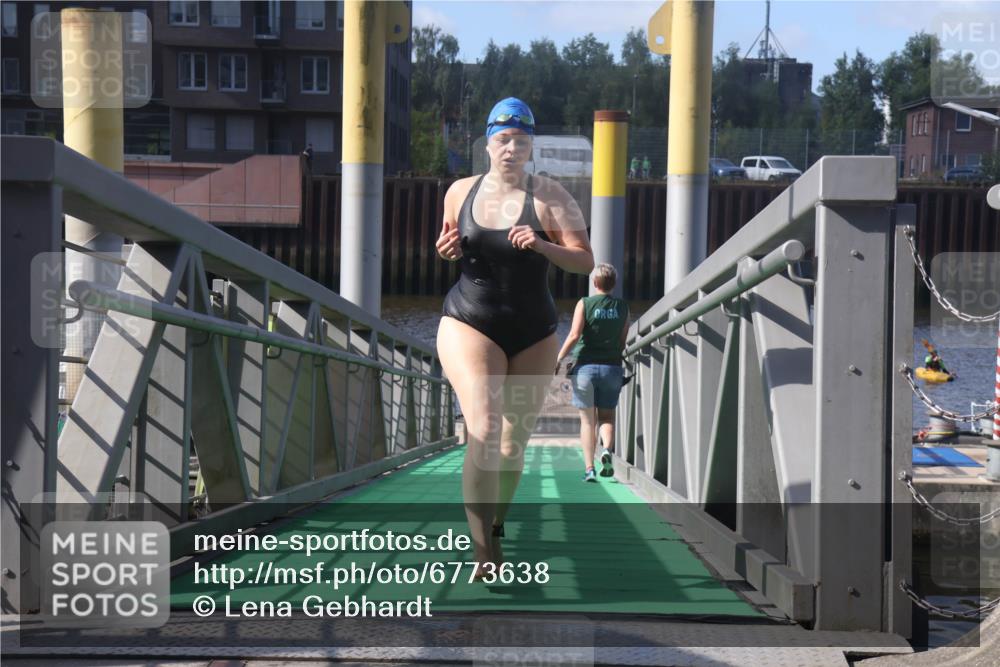 11.08.2024 - GEWOBA Citytriathlon Bremen Lena Gebhardt http://msf.ph/oto/6773638 11.08.2024 10:08:43 Schwimmen 92, 98, 110 meine-sportfotos.de