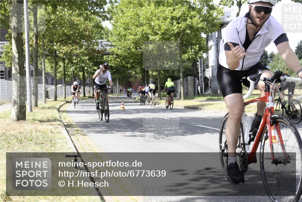 11.08.2024 - GEWOBA Citytriathlon Bremen H.Heesch http://msf.ph/oto/6773639 11.08.2024 13:27:52 Radfahren 264, 280, 287, 288, 304, 315, 336, 549, 619, 727 meine-sportfotos.de
