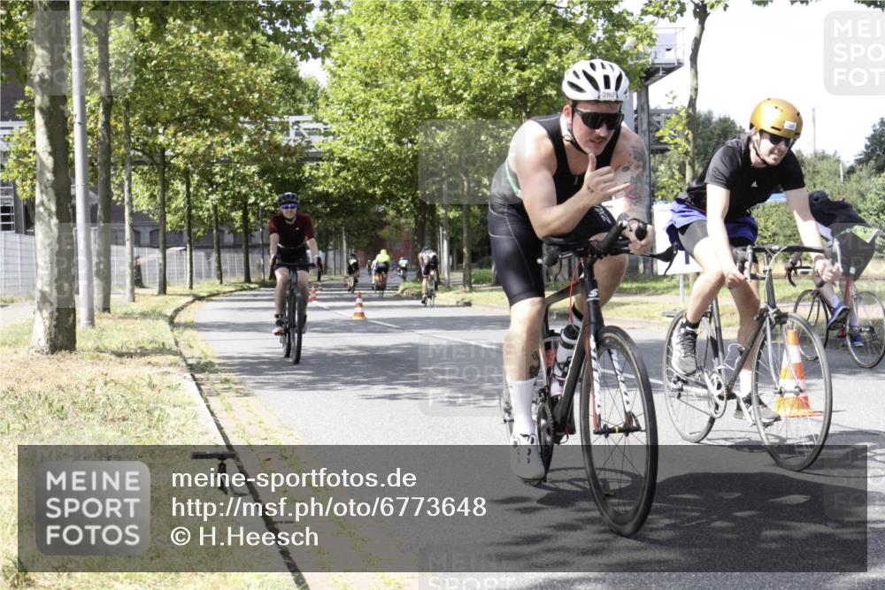 11.08.2024 - GEWOBA Citytriathlon Bremen H.Heesch http://msf.ph/oto/6773648 11.08.2024 13:27:54 Radfahren 264, 280, 287, 288, 304, 315, 336, 549, 727 meine-sportfotos.de