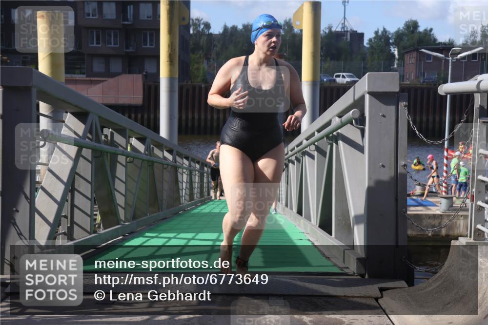 11.08.2024 - GEWOBA Citytriathlon Bremen Lena Gebhardt http://msf.ph/oto/6773649 11.08.2024 10:08:44 Schwimmen 92, 98, 110 meine-sportfotos.de