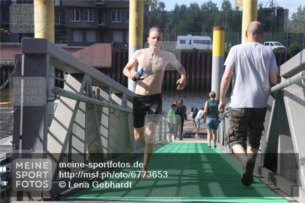11.08.2024 - GEWOBA Citytriathlon Bremen Lena Gebhardt http://msf.ph/oto/6773653 11.08.2024 10:08:47 Schwimmen 92, 98, 110 meine-sportfotos.de