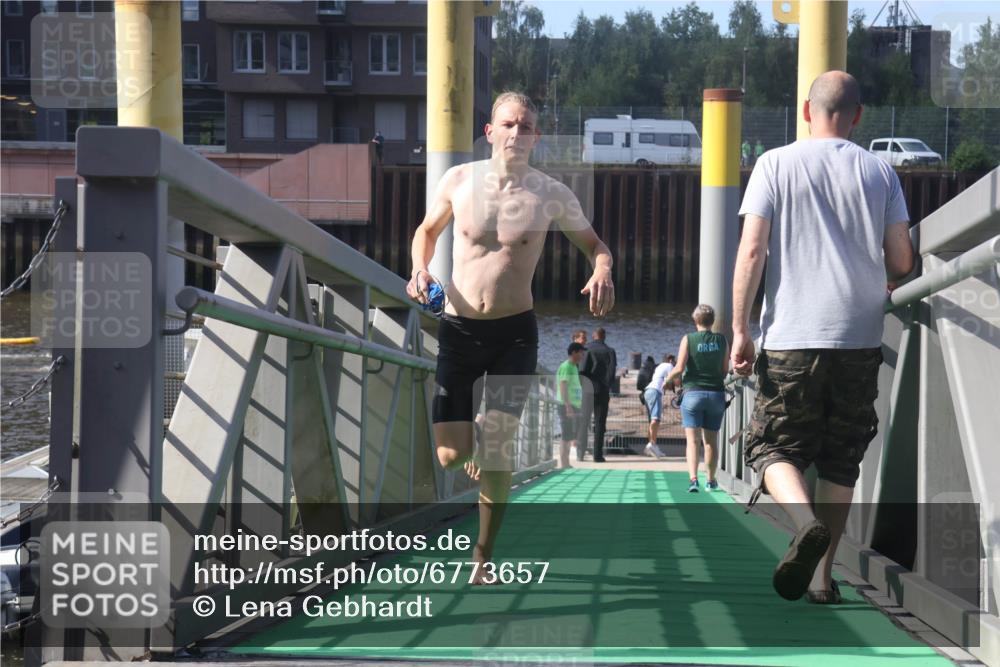 11.08.2024 - GEWOBA Citytriathlon Bremen Lena Gebhardt http://msf.ph/oto/6773657 11.08.2024 10:08:47 Schwimmen 92, 98, 110 meine-sportfotos.de