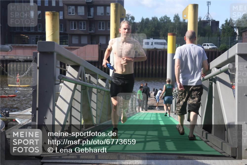 11.08.2024 - GEWOBA Citytriathlon Bremen Lena Gebhardt http://msf.ph/oto/6773659 11.08.2024 10:08:47 Schwimmen 92, 98, 110 meine-sportfotos.de