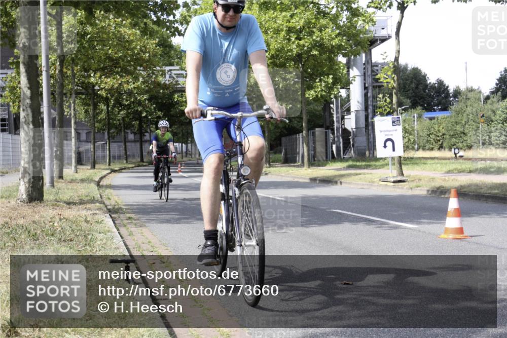 11.08.2024 - GEWOBA Citytriathlon Bremen H.Heesch http://msf.ph/oto/6773660 11.08.2024 13:28:08 Radfahren 288, 297, 304, 325, 727 meine-sportfotos.de