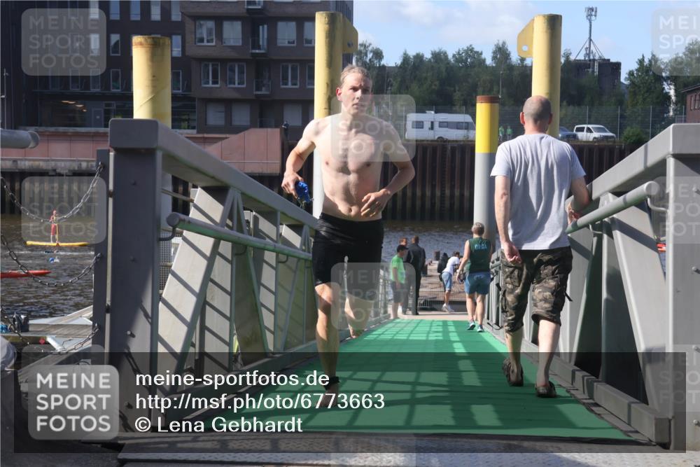 11.08.2024 - GEWOBA Citytriathlon Bremen Lena Gebhardt http://msf.ph/oto/6773663 11.08.2024 10:08:47 Schwimmen 92, 98, 110 meine-sportfotos.de