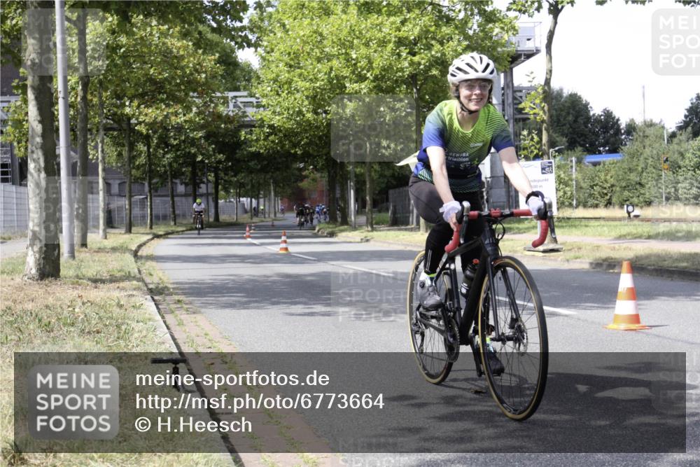 11.08.2024 - GEWOBA Citytriathlon Bremen H.Heesch http://msf.ph/oto/6773664 11.08.2024 13:28:09 Radfahren 201, 297, 304, 325, 727 meine-sportfotos.de