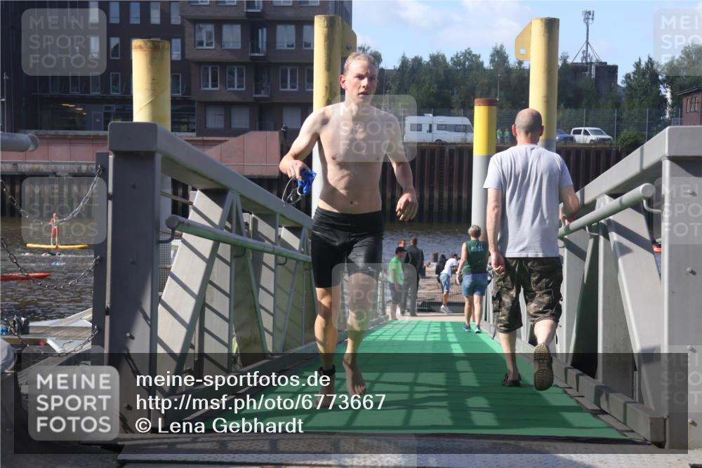 11.08.2024 - GEWOBA Citytriathlon Bremen Lena Gebhardt http://msf.ph/oto/6773667 11.08.2024 10:08:47 Schwimmen 92, 98, 110 meine-sportfotos.de