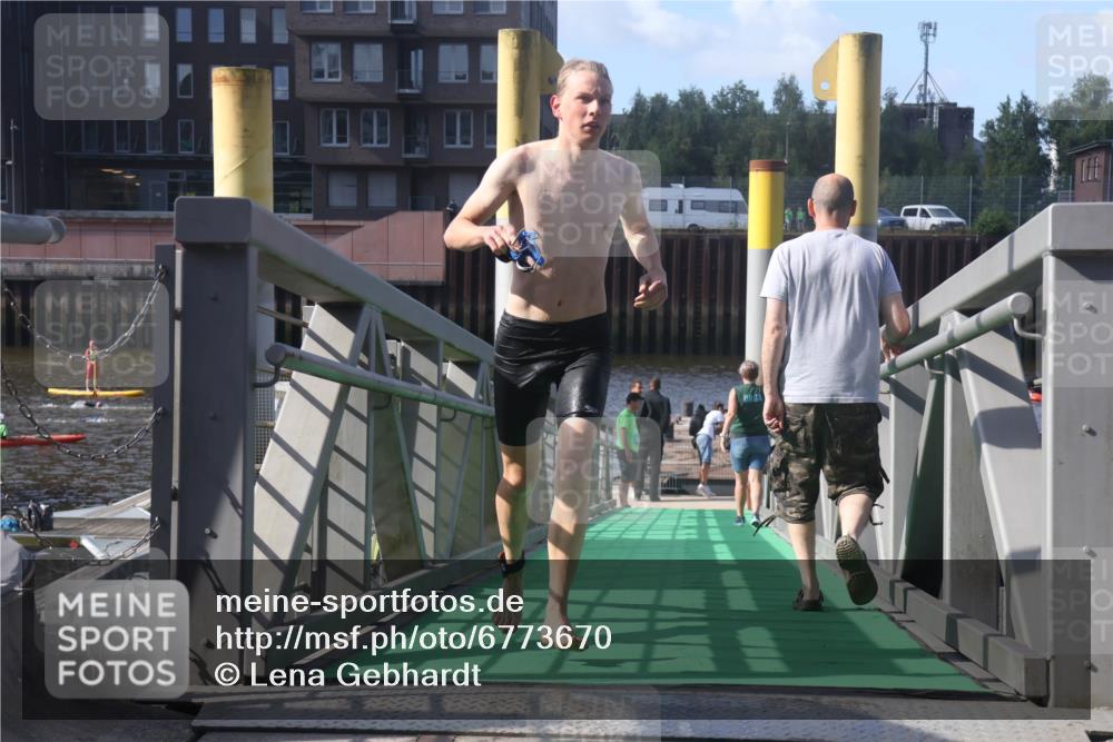 11.08.2024 - GEWOBA Citytriathlon Bremen Lena Gebhardt http://msf.ph/oto/6773670 11.08.2024 10:08:48 Schwimmen 92, 98, 110 meine-sportfotos.de