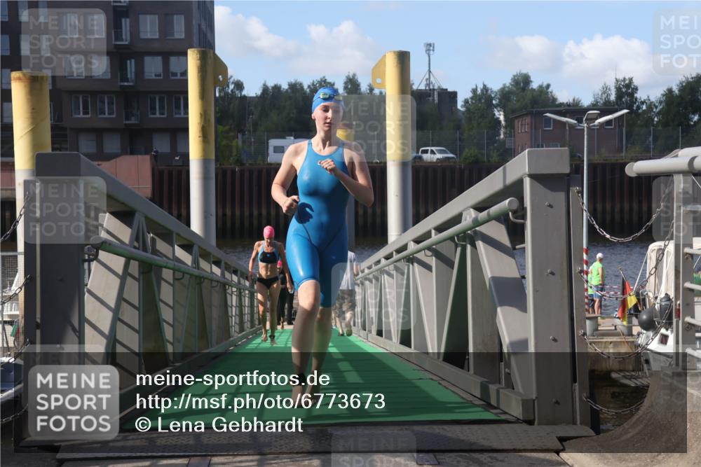 11.08.2024 - GEWOBA Citytriathlon Bremen Lena Gebhardt http://msf.ph/oto/6773673 11.08.2024 10:08:56 Schwimmen 92, 110 meine-sportfotos.de