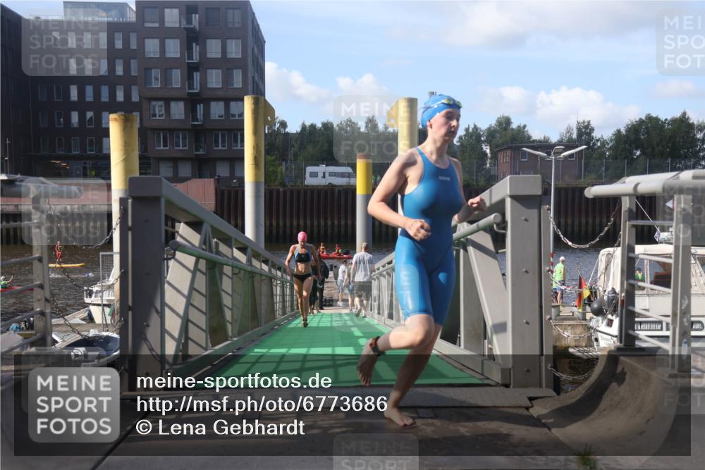 11.08.2024 - GEWOBA Citytriathlon Bremen Lena Gebhardt http://msf.ph/oto/6773686 11.08.2024 10:08:56 Schwimmen 92, 110 meine-sportfotos.de