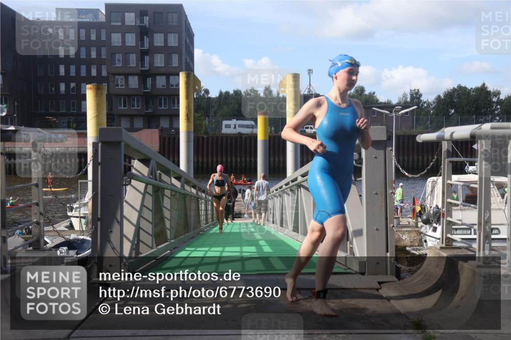 11.08.2024 - GEWOBA Citytriathlon Bremen Lena Gebhardt http://msf.ph/oto/6773690 11.08.2024 10:08:56 Schwimmen 92, 110 meine-sportfotos.de