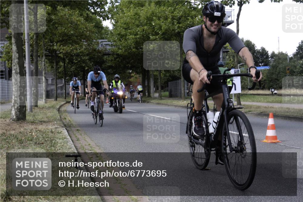 11.08.2024 - GEWOBA Citytriathlon Bremen H.Heesch http://msf.ph/oto/6773695 11.08.2024 13:28:33 Radfahren 201, 206, 232, 285, 308, 311, 326, 372, 381, 390, 434, 435, 456, 510, 534, 542 meine-sportfotos.de