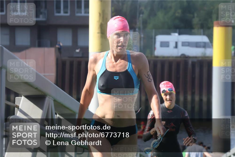 11.08.2024 - GEWOBA Citytriathlon Bremen Lena Gebhardt http://msf.ph/oto/6773718 11.08.2024 10:09:02 Schwimmen 85, 92 meine-sportfotos.de