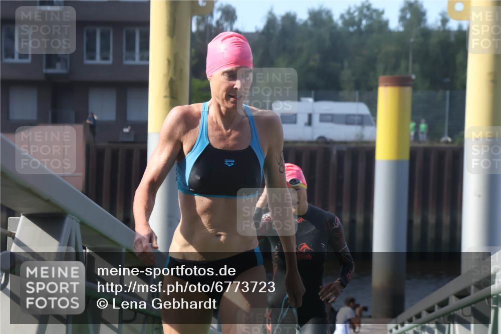 11.08.2024 - GEWOBA Citytriathlon Bremen Lena Gebhardt http://msf.ph/oto/6773723 11.08.2024 10:09:02 Schwimmen 85, 92 meine-sportfotos.de