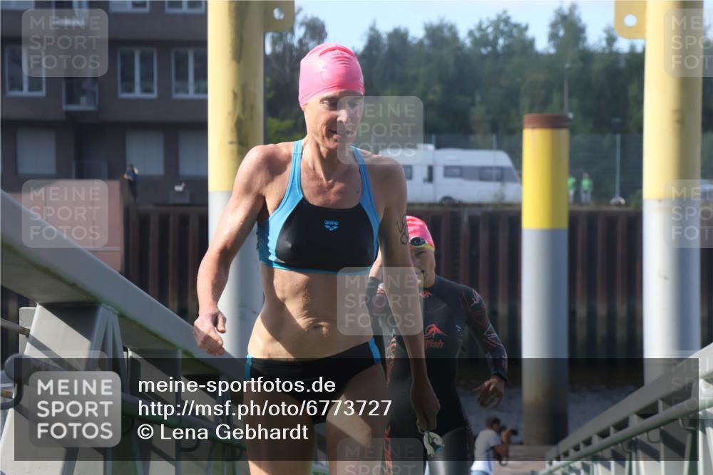 11.08.2024 - GEWOBA Citytriathlon Bremen Lena Gebhardt http://msf.ph/oto/6773727 11.08.2024 10:09:02 Schwimmen 85, 92 meine-sportfotos.de