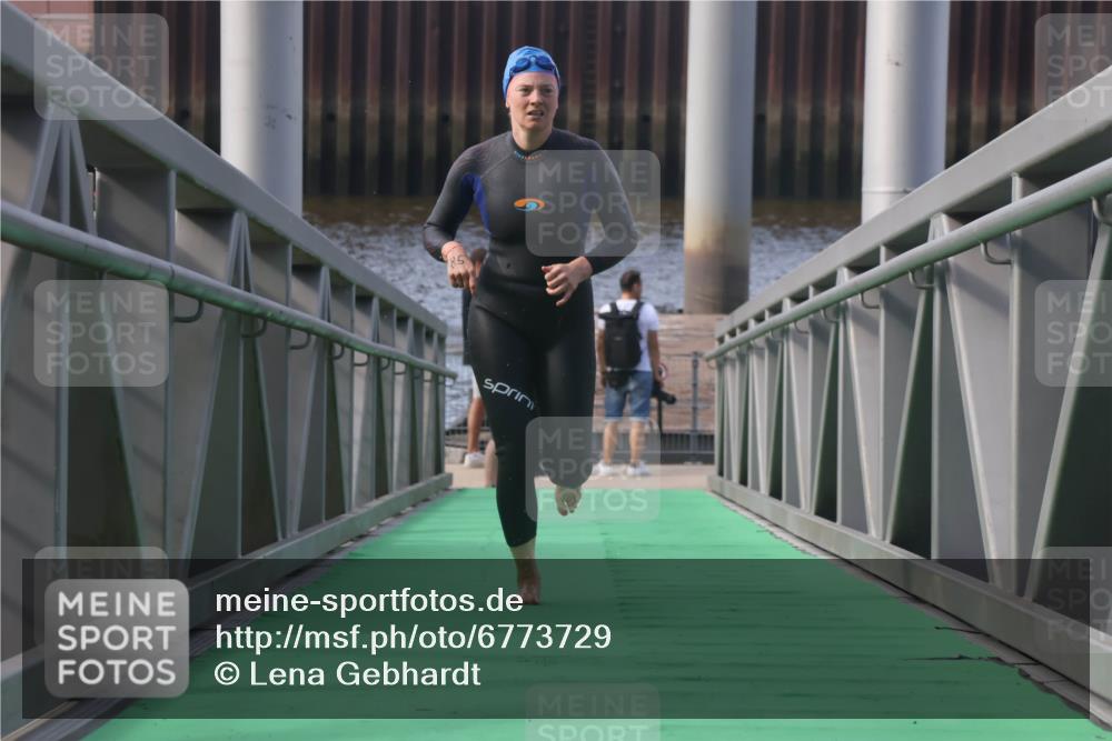 11.08.2024 - GEWOBA Citytriathlon Bremen Lena Gebhardt http://msf.ph/oto/6773729 11.08.2024 10:09:23 Schwimmen 20, 45, 48, 52, 57, 58, 62, 69, 85 meine-sportfotos.de