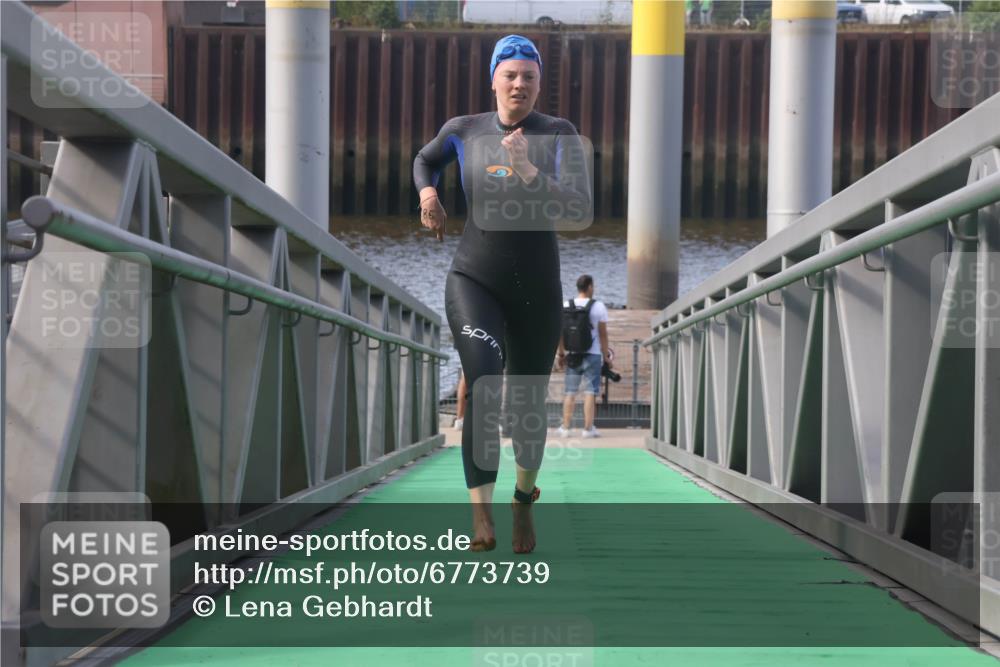 11.08.2024 - GEWOBA Citytriathlon Bremen Lena Gebhardt http://msf.ph/oto/6773739 11.08.2024 10:09:24 Schwimmen 20, 42, 45, 48, 52, 57, 58, 62, 69, 85 meine-sportfotos.de