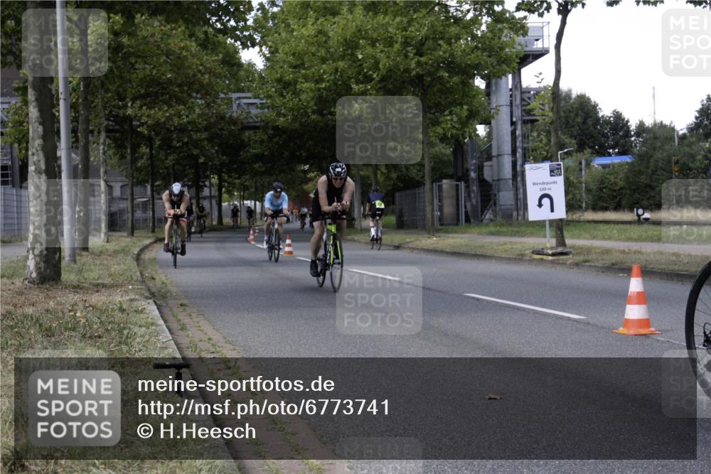 11.08.2024 - GEWOBA Citytriathlon Bremen H.Heesch http://msf.ph/oto/6773741 11.08.2024 13:28:41 Radfahren 206, 232, 234, 285, 291, 298, 308, 311, 326, 338, 372, 379, 381, 390, 434, 435, 456, 459, 474, 510, 542 meine-sportfotos.de