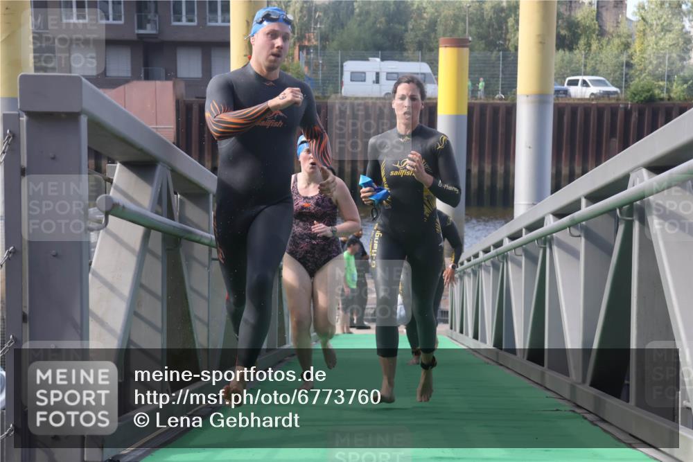 11.08.2024 - GEWOBA Citytriathlon Bremen Lena Gebhardt http://msf.ph/oto/6773760 11.08.2024 10:09:31 Schwimmen 4, 9, 20, 27, 42, 45, 48, 52, 58, 62, 69, 78, 99 meine-sportfotos.de