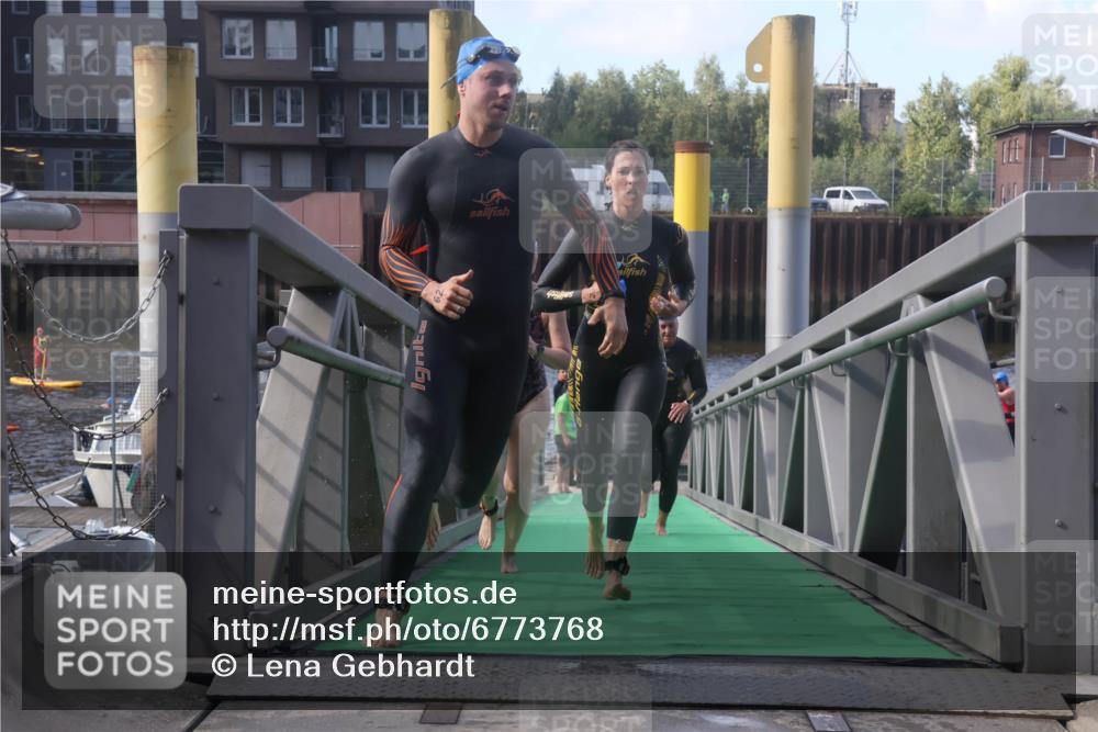 11.08.2024 - GEWOBA Citytriathlon Bremen Lena Gebhardt http://msf.ph/oto/6773768 11.08.2024 10:09:31 Schwimmen 4, 9, 20, 27, 42, 45, 48, 52, 58, 62, 69, 78, 99 meine-sportfotos.de