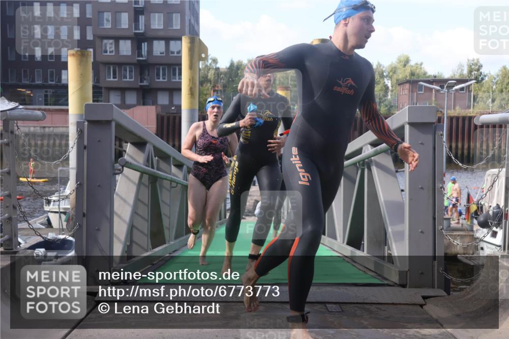 11.08.2024 - GEWOBA Citytriathlon Bremen Lena Gebhardt http://msf.ph/oto/6773773 11.08.2024 10:09:32 Schwimmen 4, 9, 20, 27, 42, 45, 48, 52, 58, 62, 69, 78, 99 meine-sportfotos.de