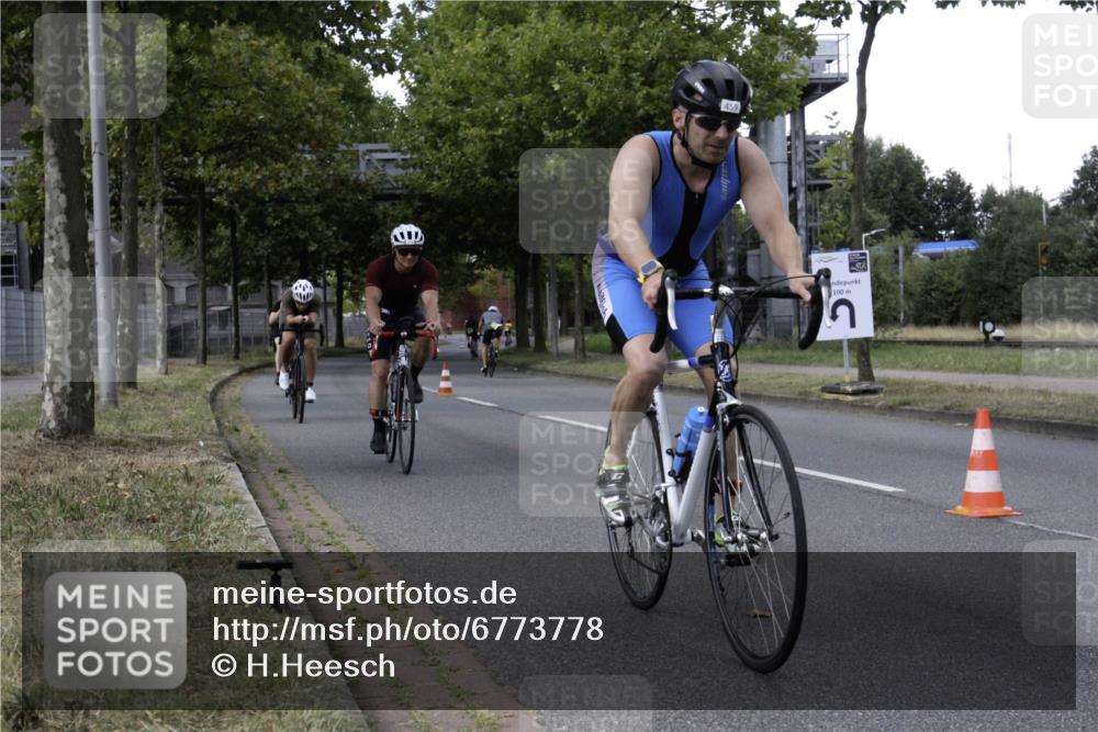 11.08.2024 - GEWOBA Citytriathlon Bremen H.Heesch http://msf.ph/oto/6773778 11.08.2024 13:28:53 Radfahren 205, 206, 234, 278, 291, 298, 338, 372, 379, 434, 435, 456, 459, 474 meine-sportfotos.de