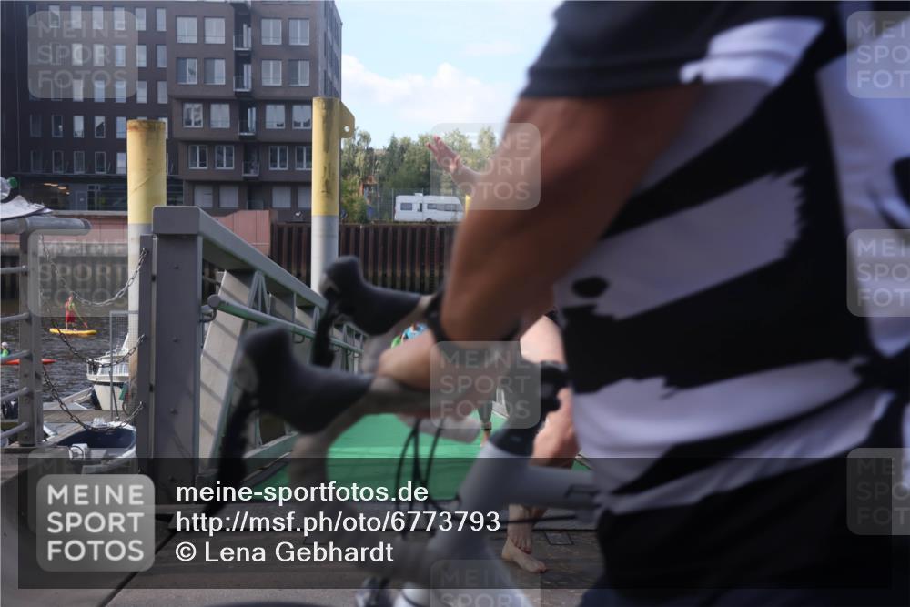 11.08.2024 - GEWOBA Citytriathlon Bremen Lena Gebhardt http://msf.ph/oto/6773793 11.08.2024 10:09:33 Schwimmen 4, 9, 27, 42, 48, 52, 58, 62, 69, 78, 99 meine-sportfotos.de