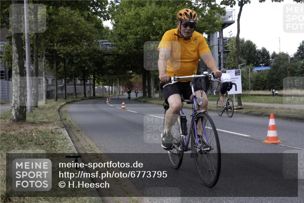 11.08.2024 - GEWOBA Citytriathlon Bremen H.Heesch http://msf.ph/oto/6773795 11.08.2024 13:28:59 Radfahren 205, 234, 278, 291, 298, 338, 339, 379, 459, 474 meine-sportfotos.de