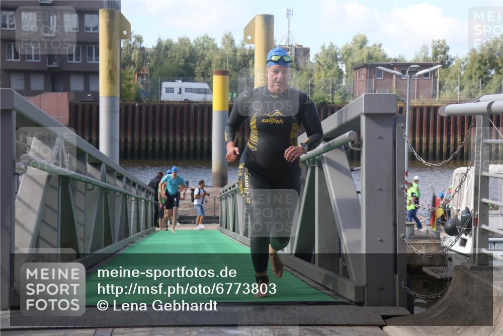 11.08.2024 - GEWOBA Citytriathlon Bremen Lena Gebhardt http://msf.ph/oto/6773803 11.08.2024 10:09:34 Schwimmen 4, 9, 27, 42, 48, 58, 62, 69, 78, 99, 109 meine-sportfotos.de